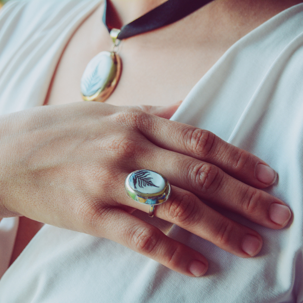 Jewelry set : Collar, anillo y dije de Concha de Nácar con fotografía de Hojas de Helecho