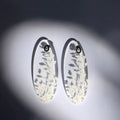Maxi Aretes Ovalados Translúcidos Hojas Blancas