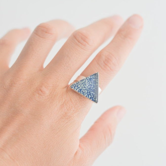 Anillo Universo Triangular
