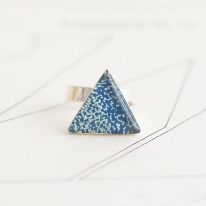 Anillo Universo Triangular