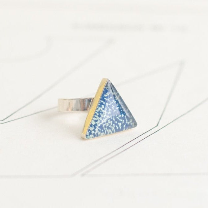 Anillo Universo Triangular
