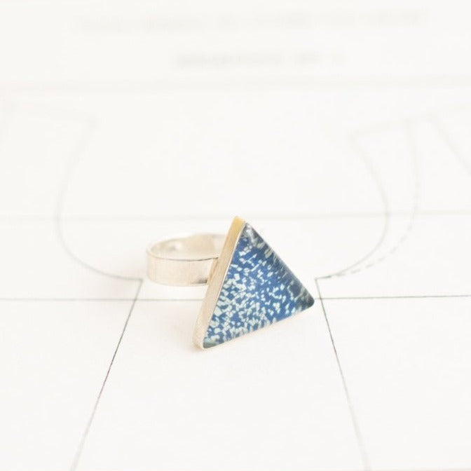 Anillo Universo Triangular