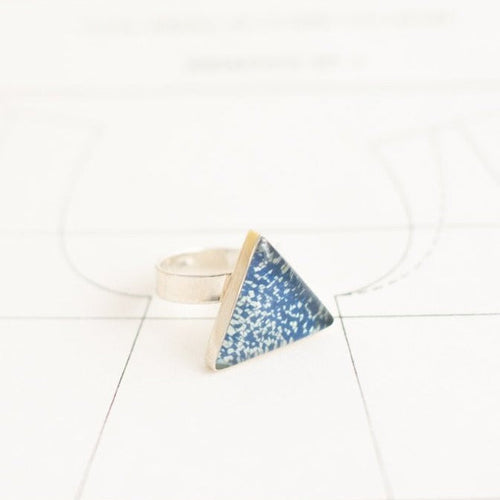 Anillo Universo Triangular